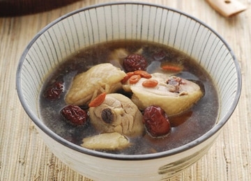 紅棗燉雞湯